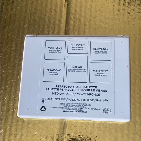 COVER FX Brown and Cream Blush Palette - Picture 4 of 7